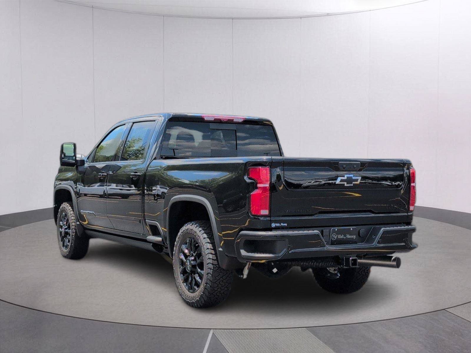 New 2026 Chevrolet Silverado 2500 High Country w/ High Country Premium Package AWD/4WD image 3