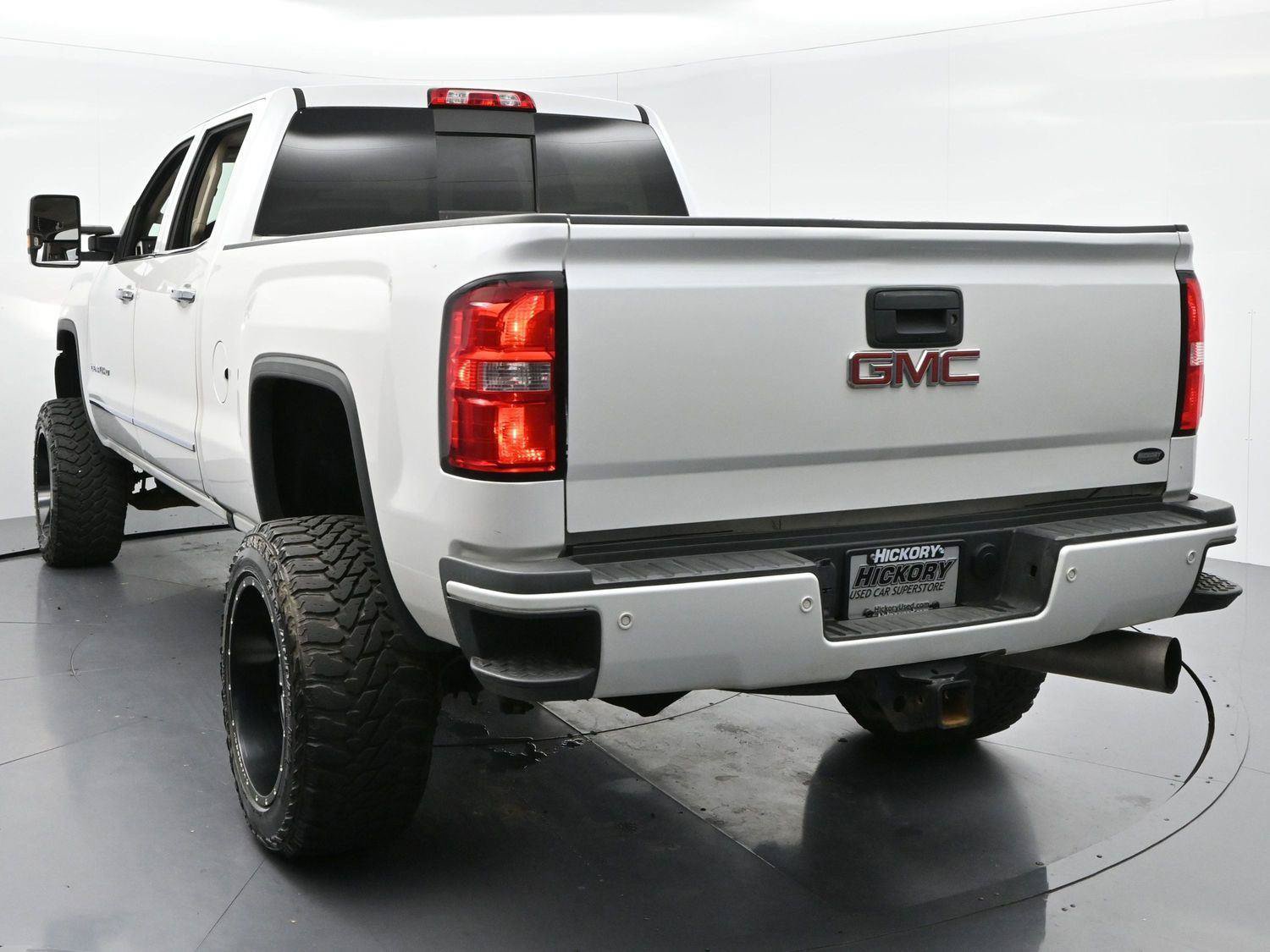 Used 2019 GMC Sierra 2500 Denali w/ Duramax Plus Package AWD/4WD image 6