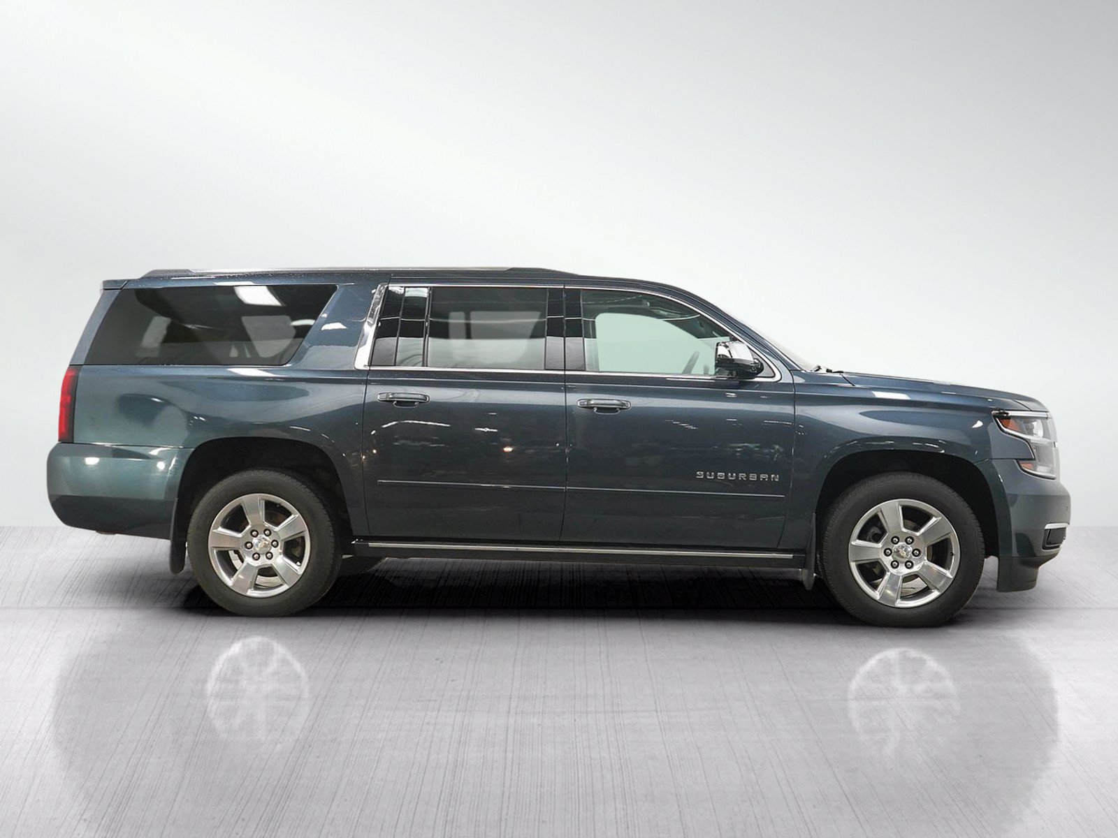 Used 2019 Chevrolet Suburban Premier AWD/4WD image 6