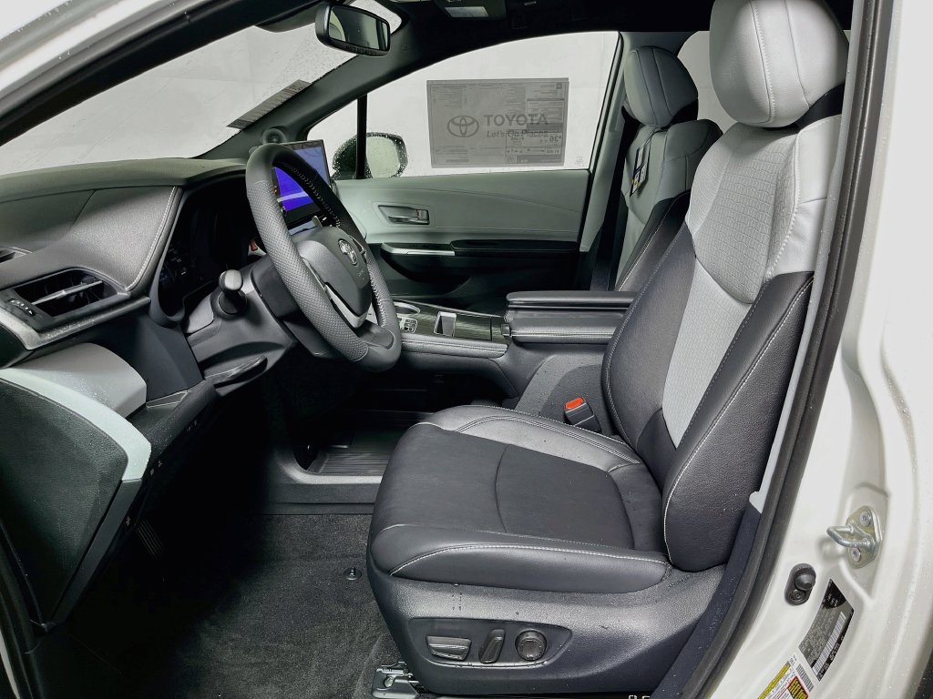 New 2026 Toyota Sienna XSE FWD image 12