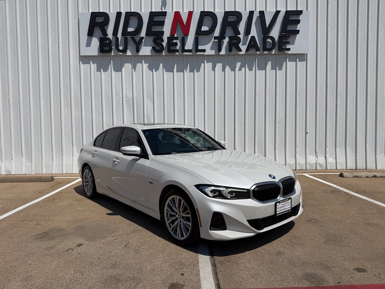 Used 2023 BMW 330e w/ Driving Assistance Package RWD image 9