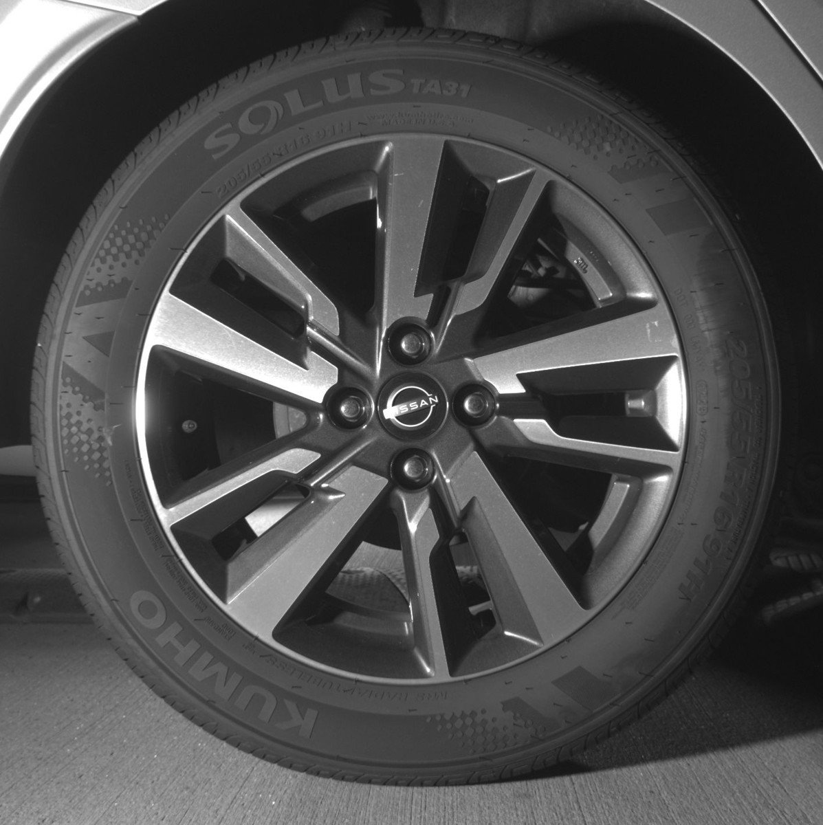 Used 2025 Nissan Versa SV FWD image 15