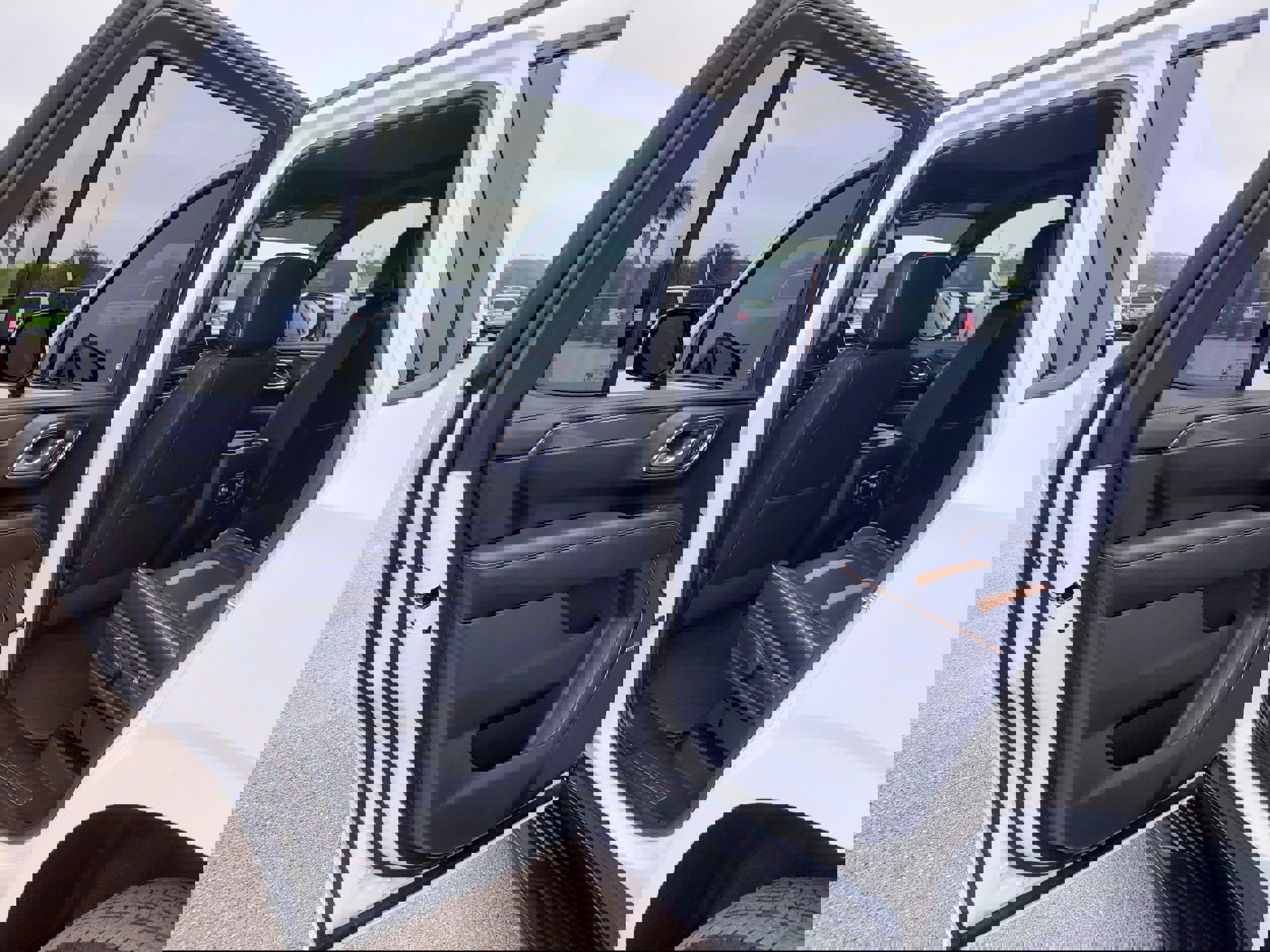 Used 2024 GMC Yukon AT4 w/ Technology Package image 13