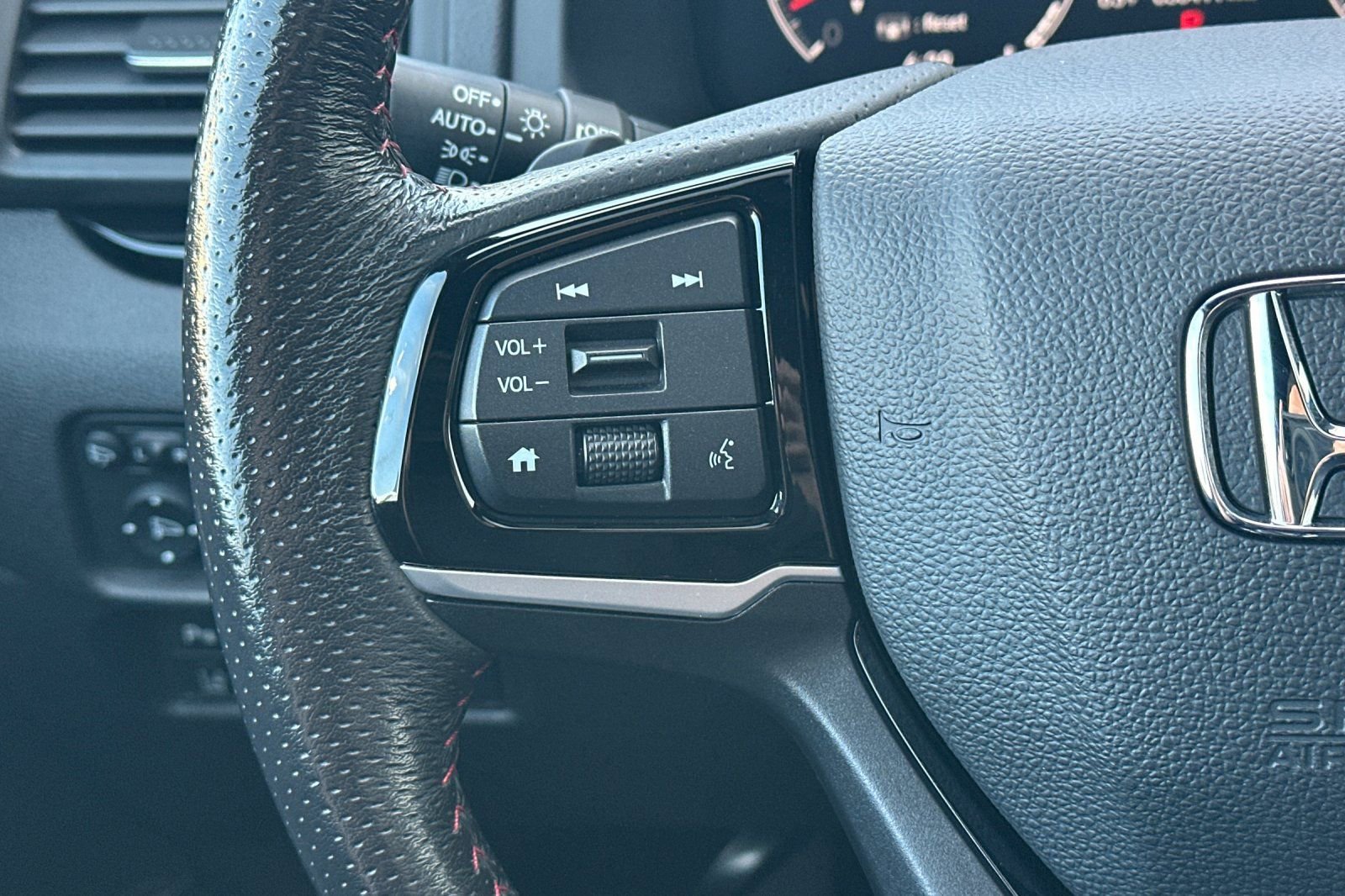 Used 2025 Honda Ridgeline Black Edition image 27