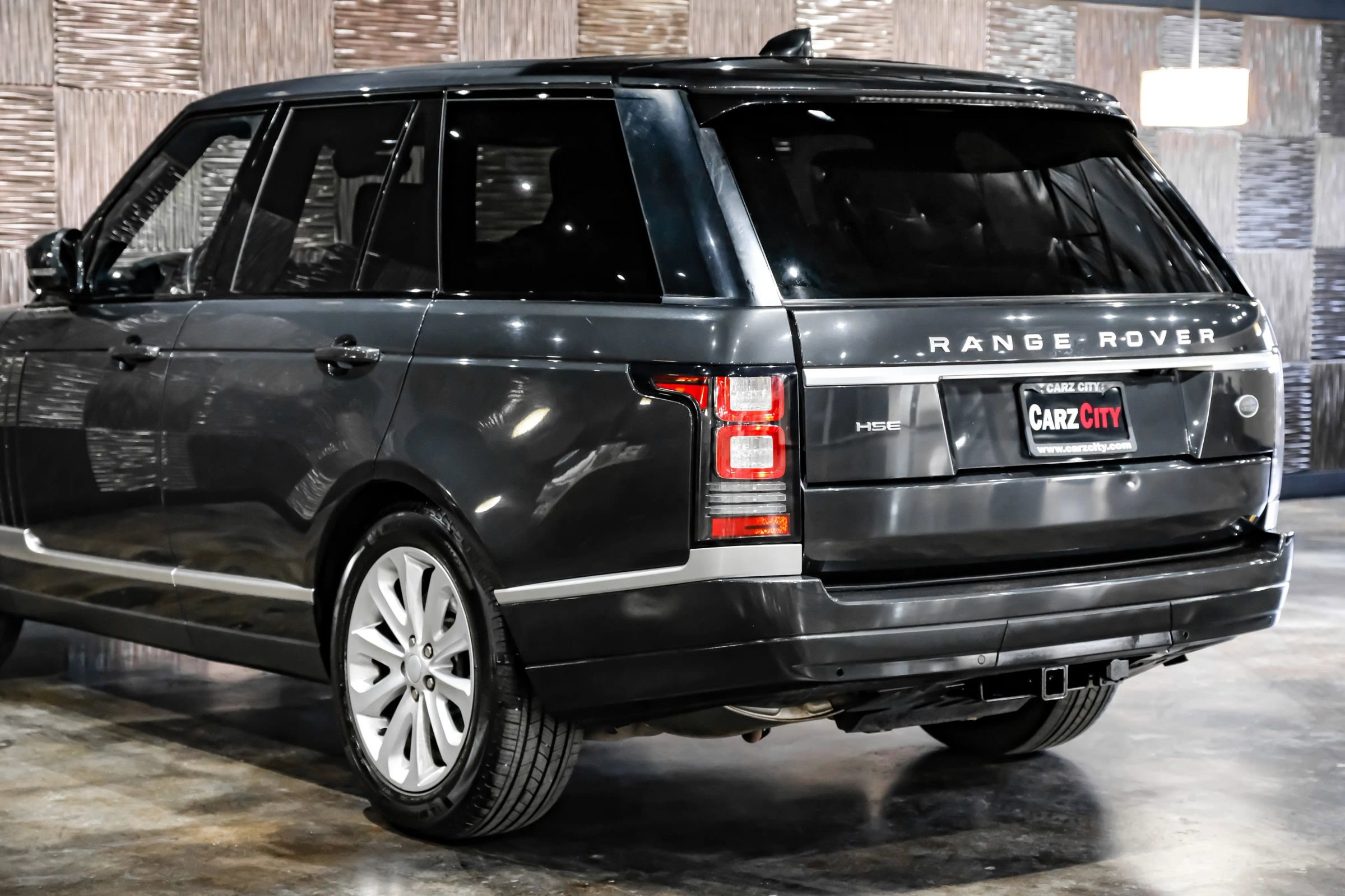 Used 2017 Land Rover Range Rover HSE image 18