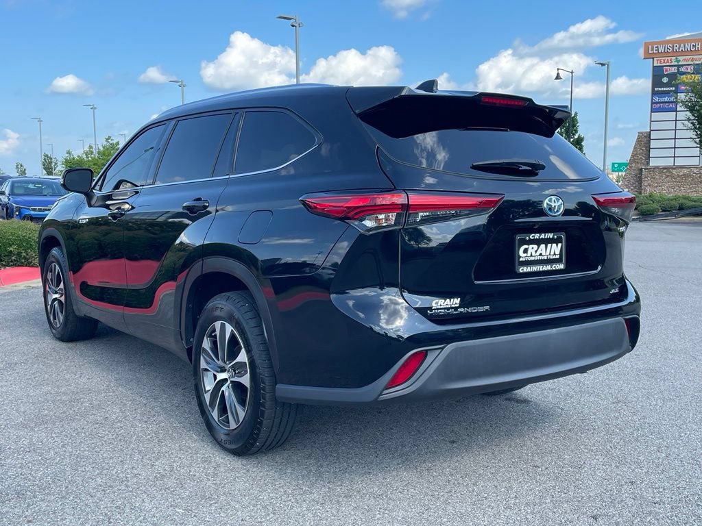 Used 2021 Toyota Highlander XLE FWD image 5