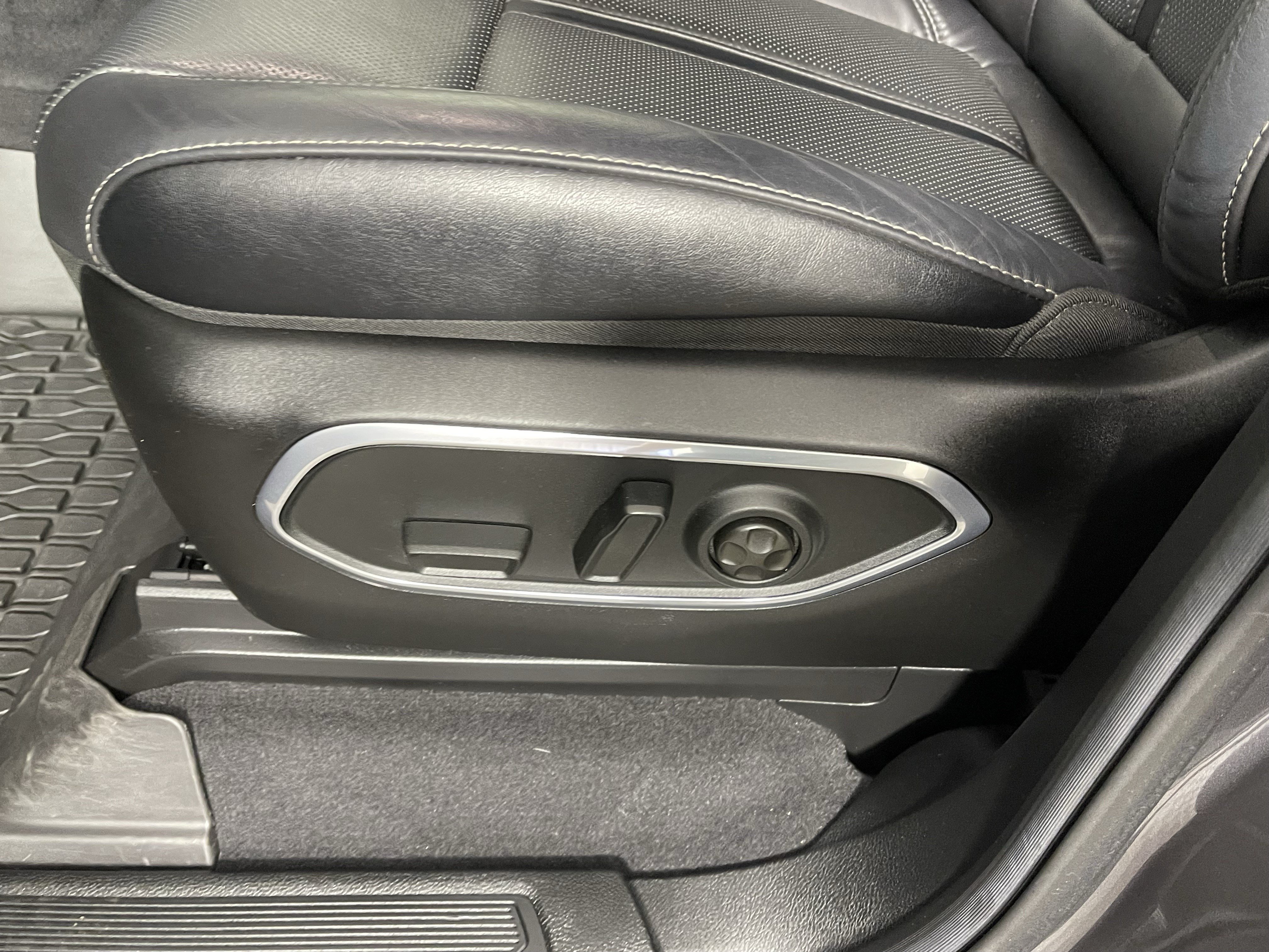 Used 2022 Jeep Wagoneer Series III w/ Flexible Seating Group AWD/4WD image 15