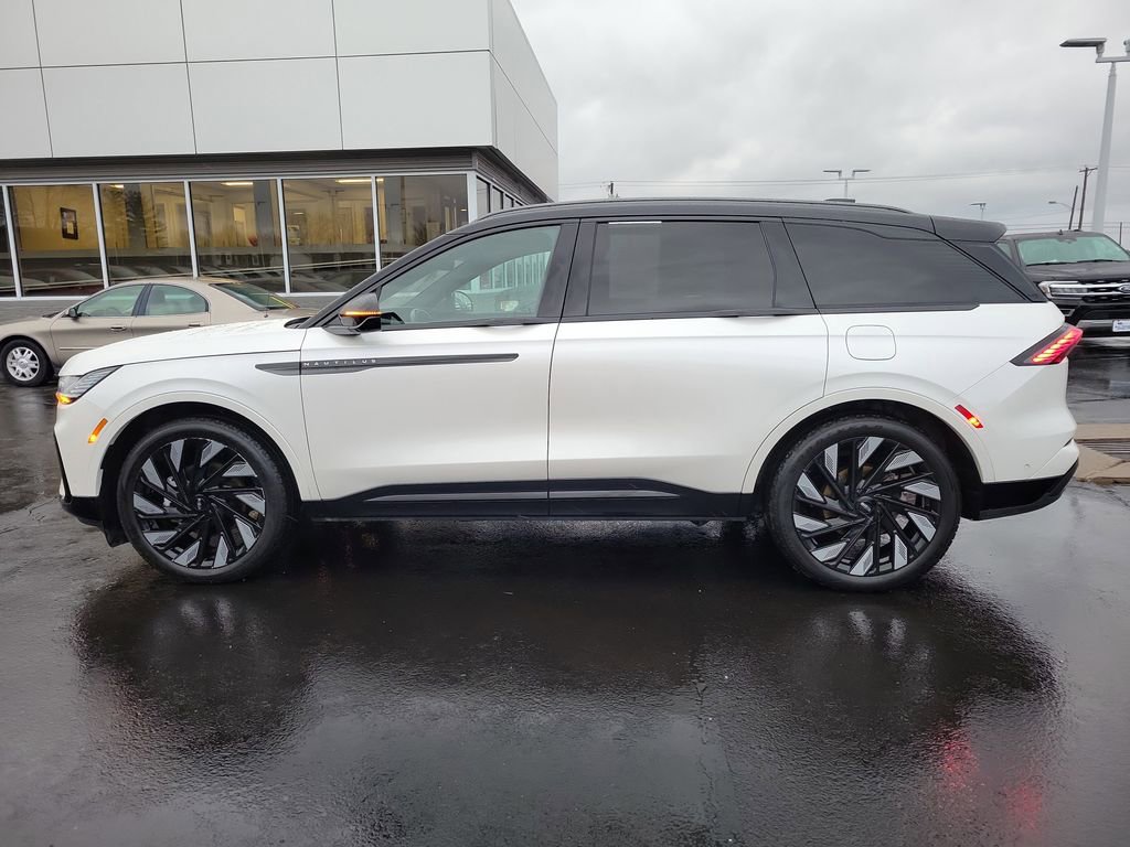 Certified 2024 Lincoln Nautilus Reserve w/ Equipment Group 202A image 7