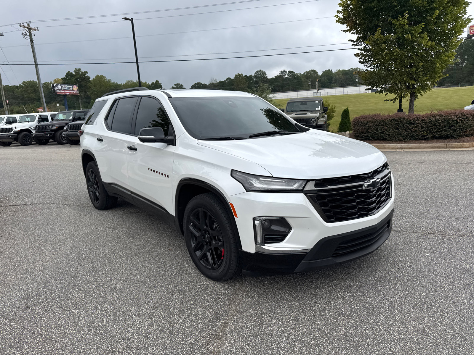 Used 2022 Chevrolet Traverse Premier w/ Redline Edition FWD image 5