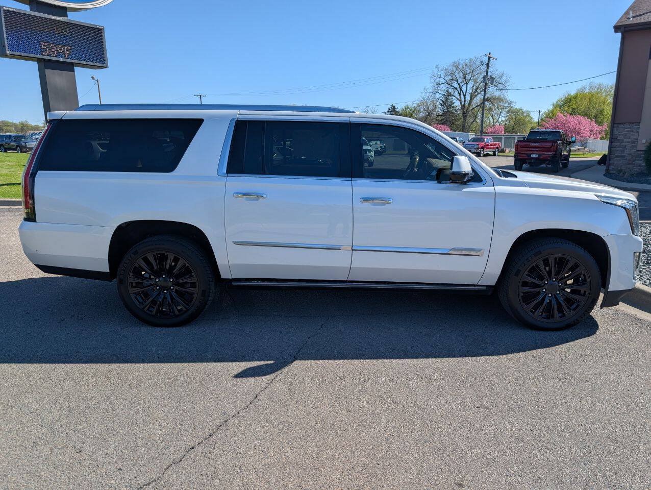 Used 2019 Cadillac Escalade ESV Platinum AWD/4WD image 11