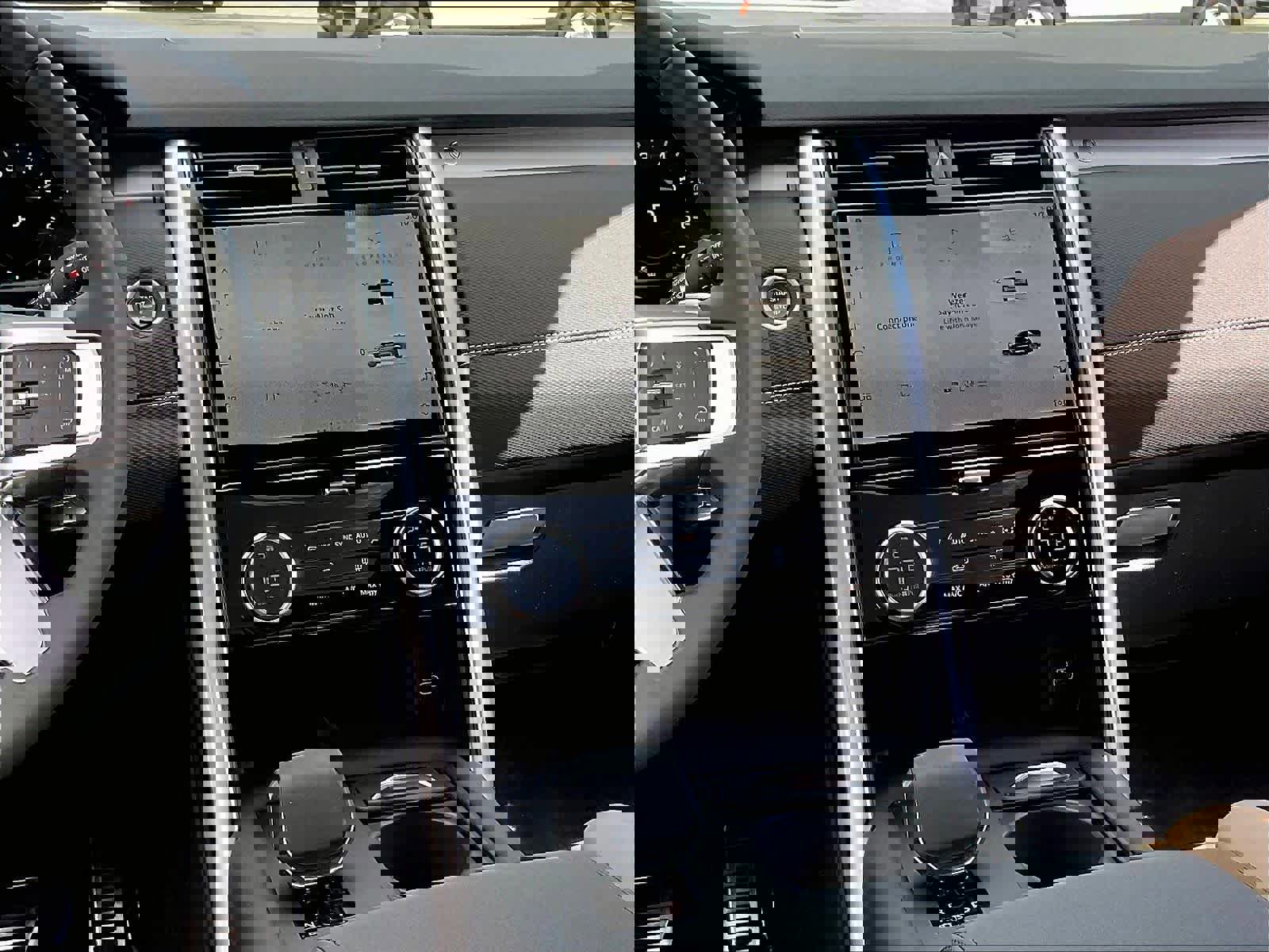 Used 2025 Land Rover Discovery Dynamic SE image 7