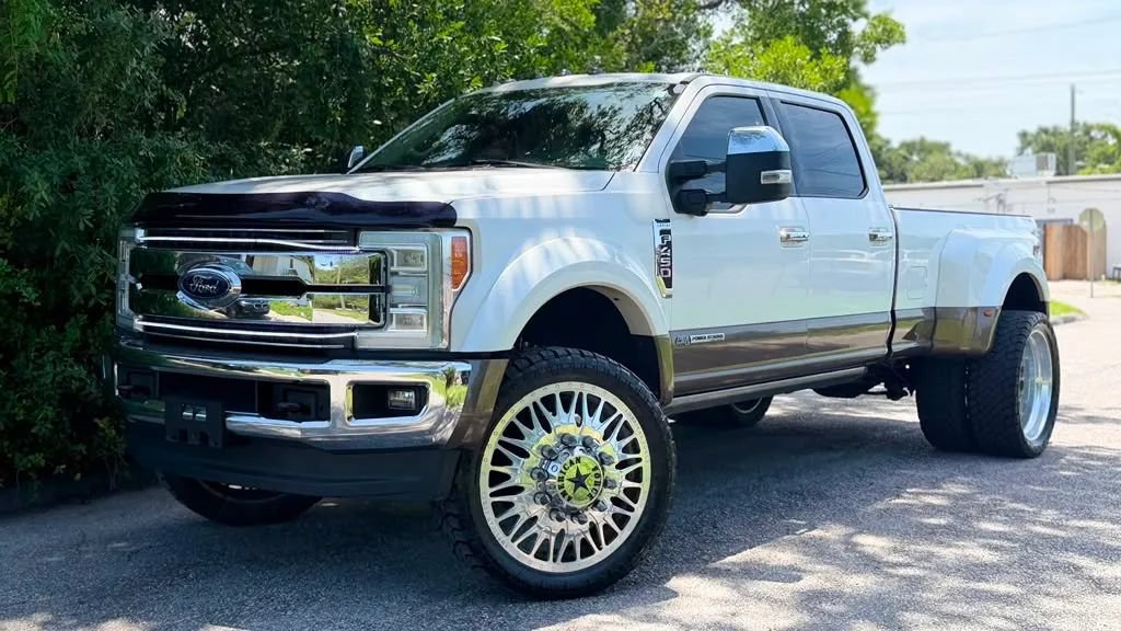 Used 2017 Ford F450 Lariat w/ Lariat Ultimate Package AWD/4WD image 2