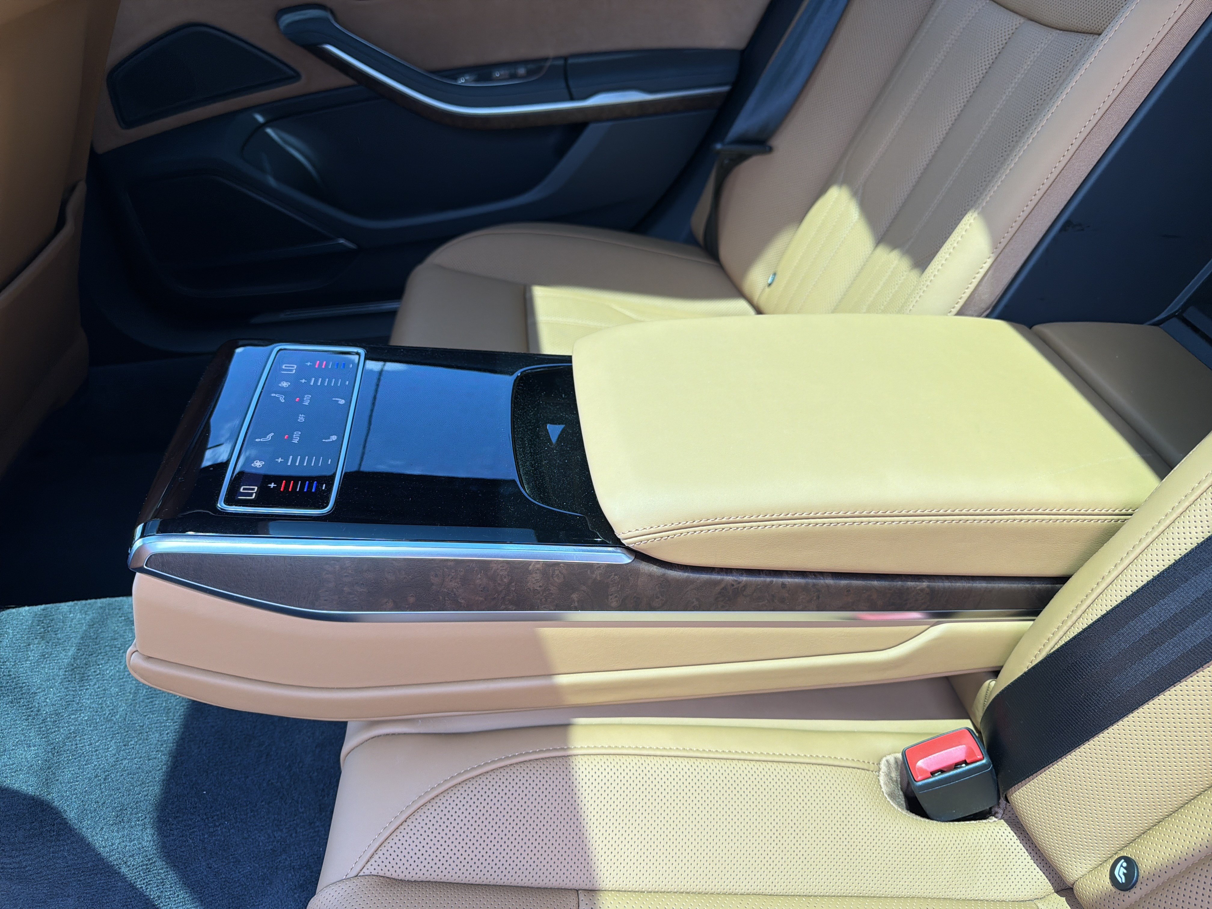 Used 2025 Audi A8 L 3.0T w/ Executive Package AWD/4WD image 28