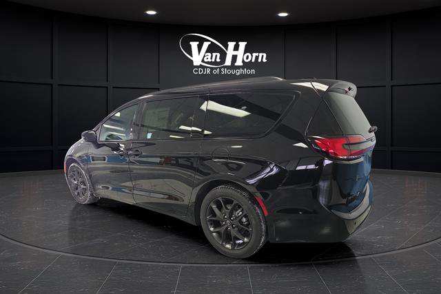 New 2026 Chrysler Pacifica Select w/ S Appearance Package image 3