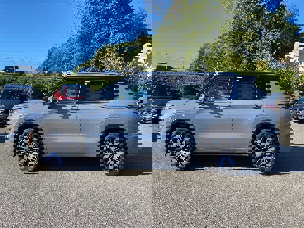 New 2025 Mitsubishi Outlander SEL image 2