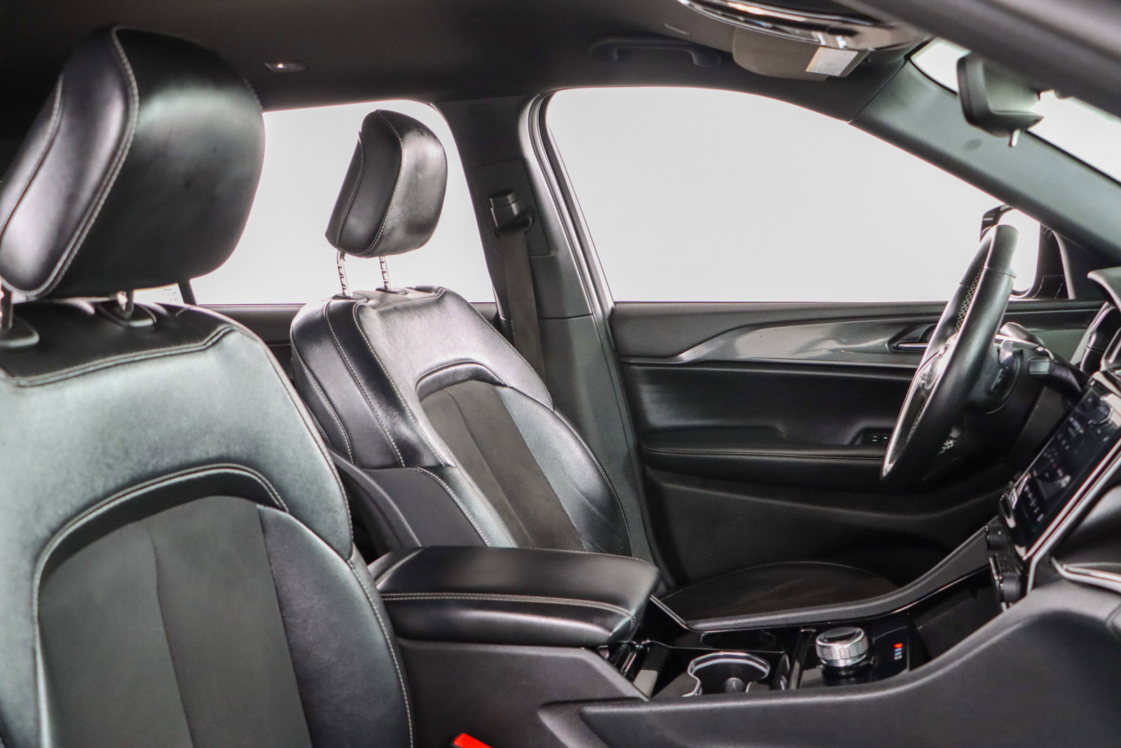 Used 2022 Jeep Grand Cherokee L Laredo image 27