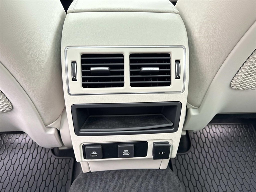 Used 2025 Jaguar F-PACE R-Dynamic S image 15