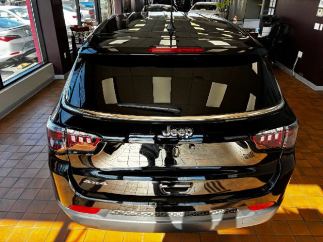 Used 2025 Jeep Compass Sport image 12