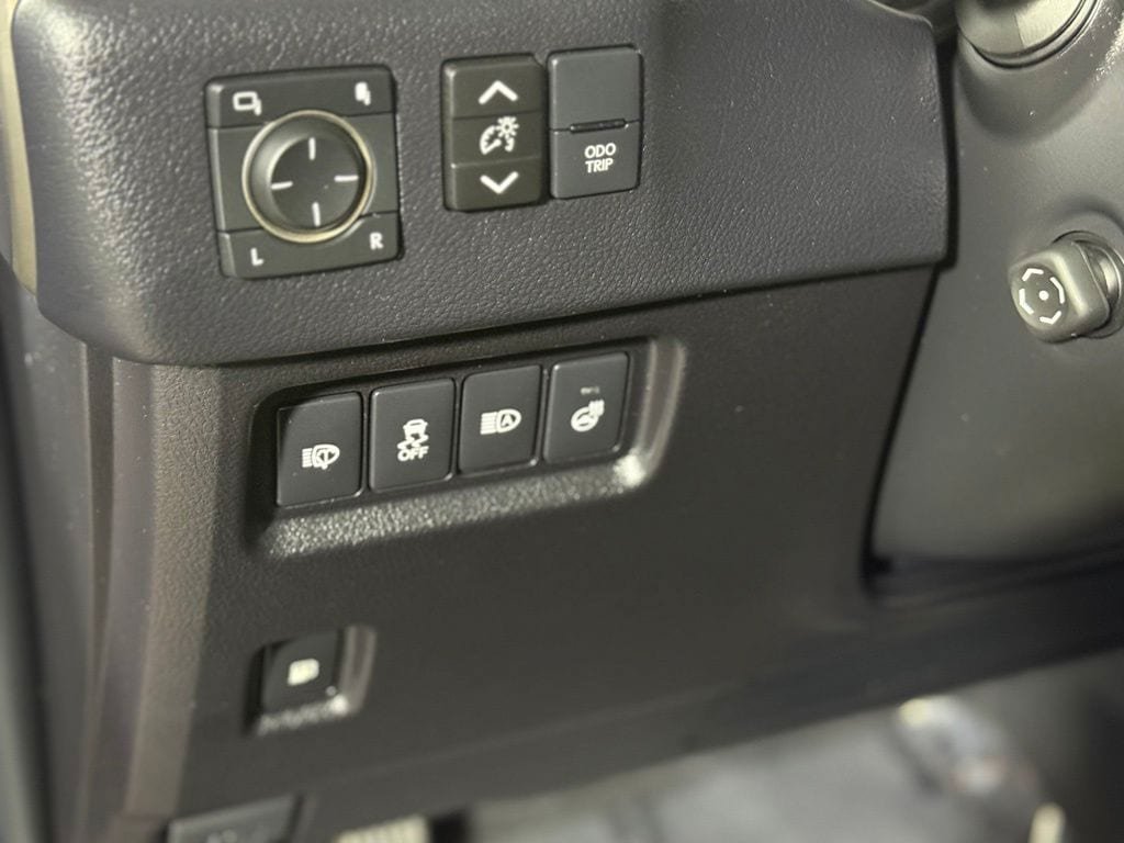 Used 2021 Lexus GX 460 Premium w/ Premium Package AWD/4WD image 18