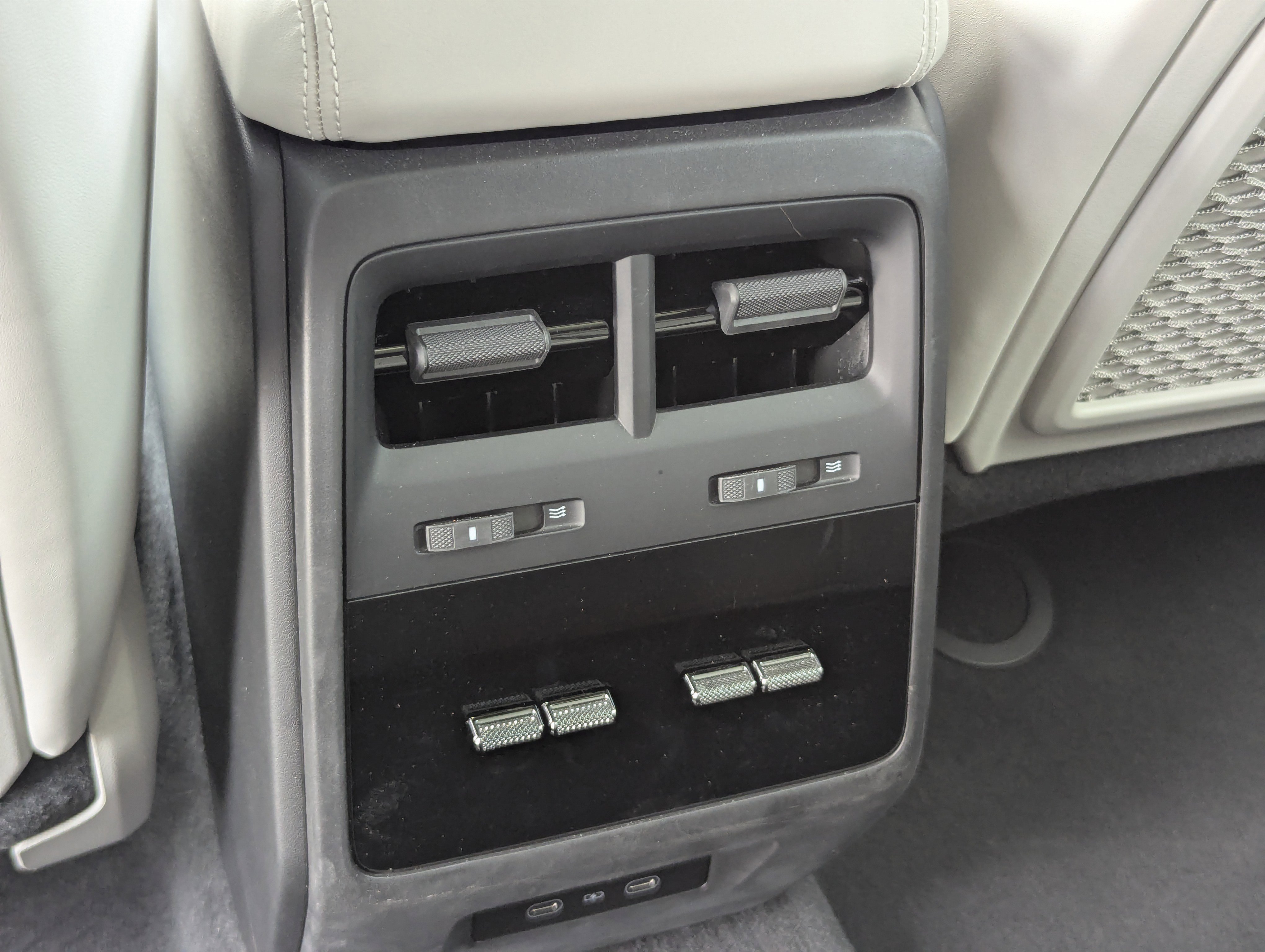 Certified 2025 Porsche Macan Electric RWD image 21