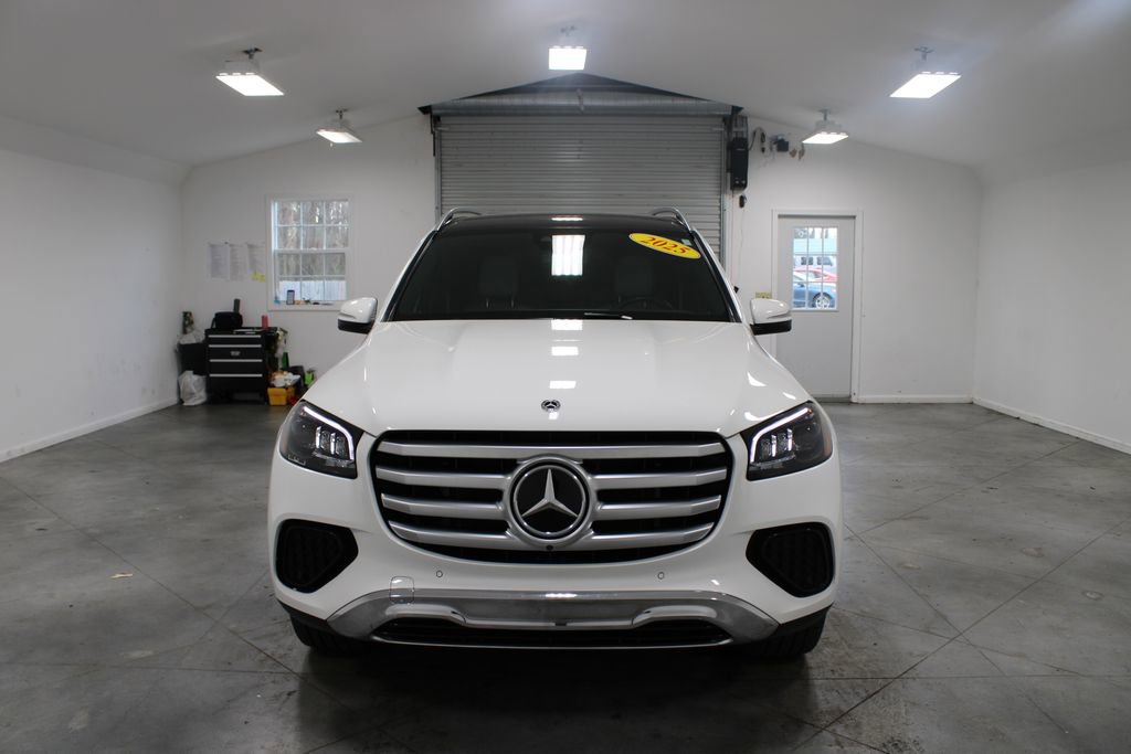 Used 2025 Mercedes-Benz GLS 450 4MATIC image 3