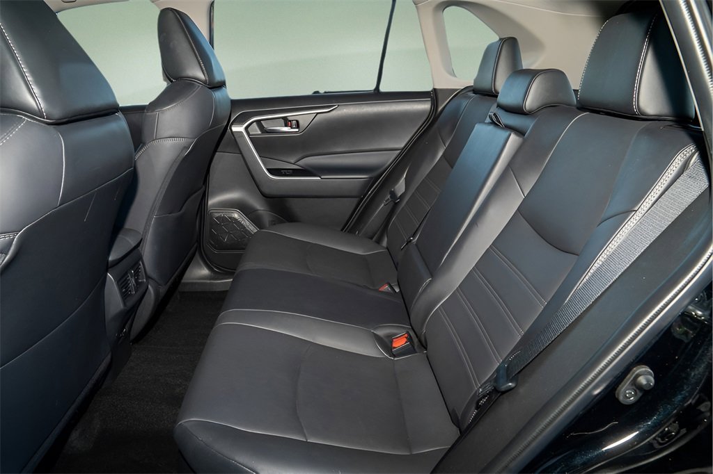 Used 2022 Toyota RAV4 XLE Premium image 17