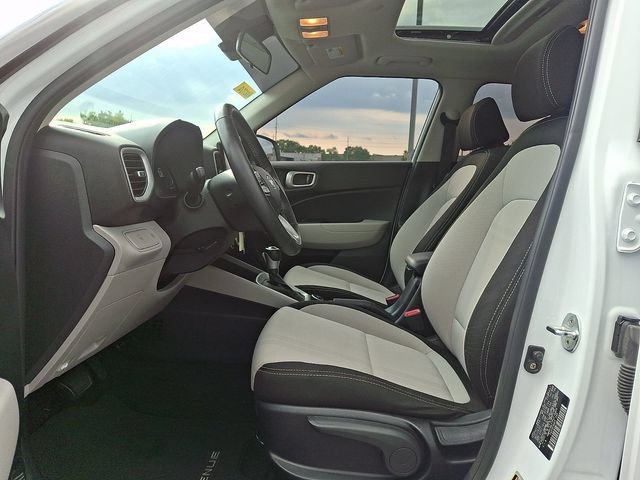 Used 2023 Hyundai Venue SEL FWD image 15