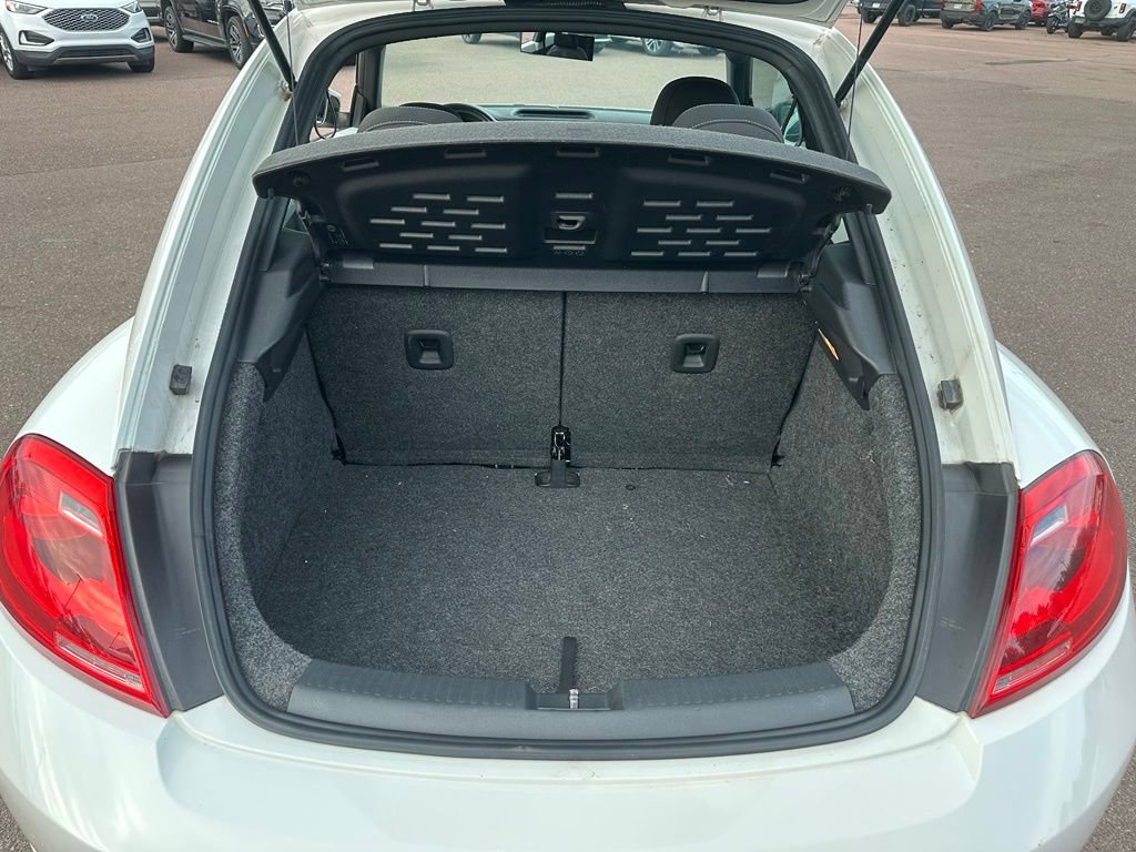 Used 2012 Volkswagen Beetle Launch Edition FWD image 25