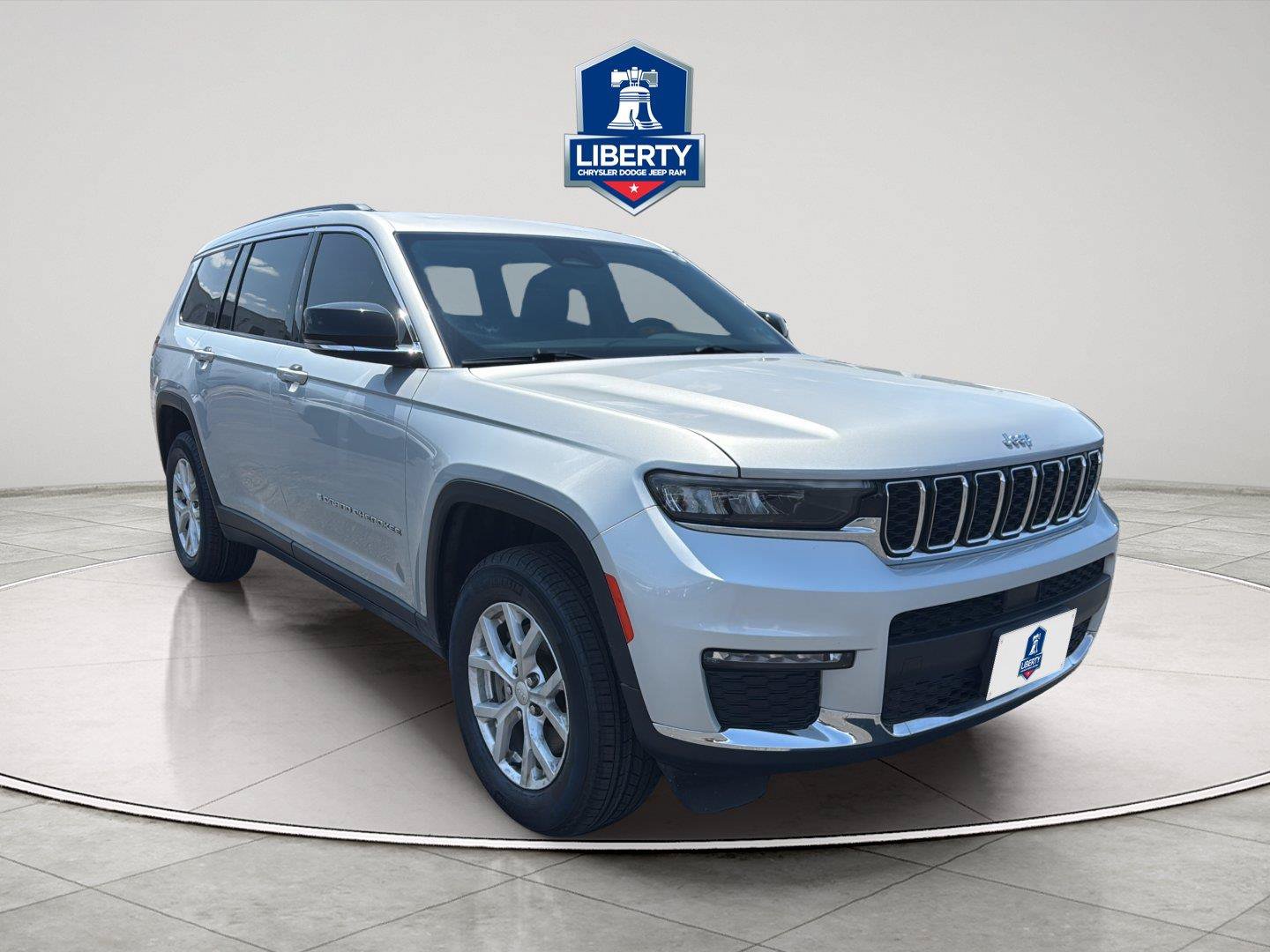 Used 2023 Jeep Grand Cherokee L Limited AWD/4WD image 16