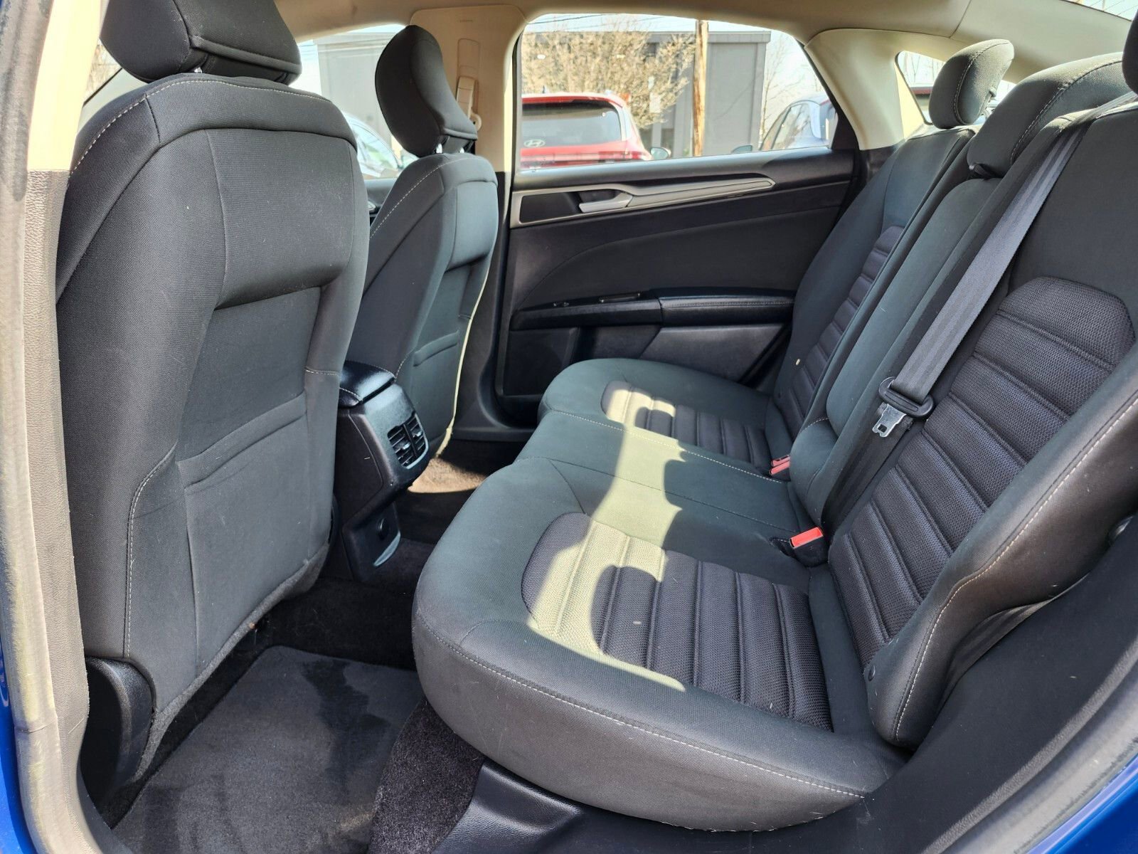 Used 2017 Ford Fusion SE w/ Fusion SE Technology Package FWD image 16