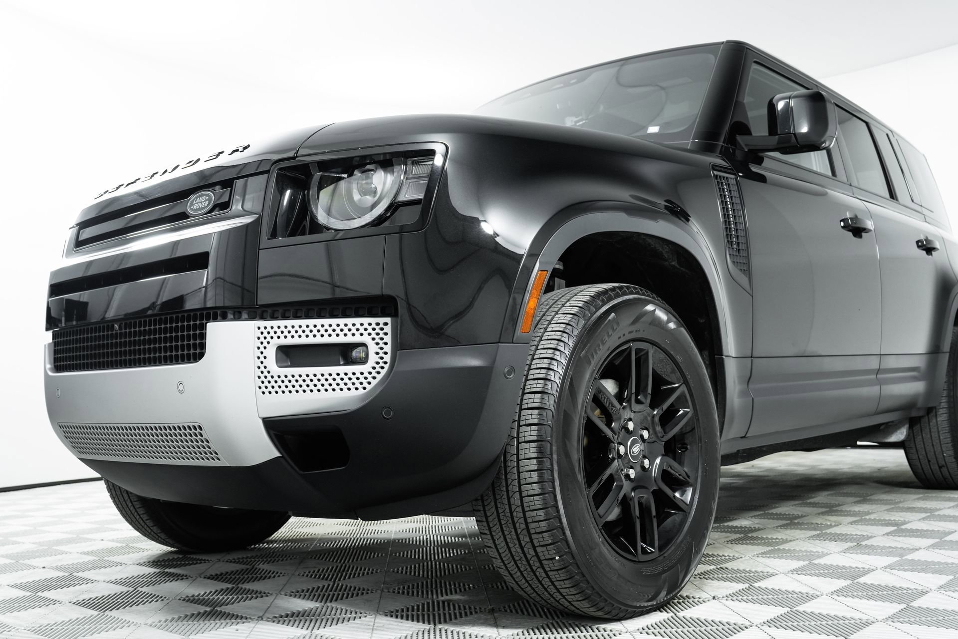 Used 2025 Land Rover Defender 110 S image 63