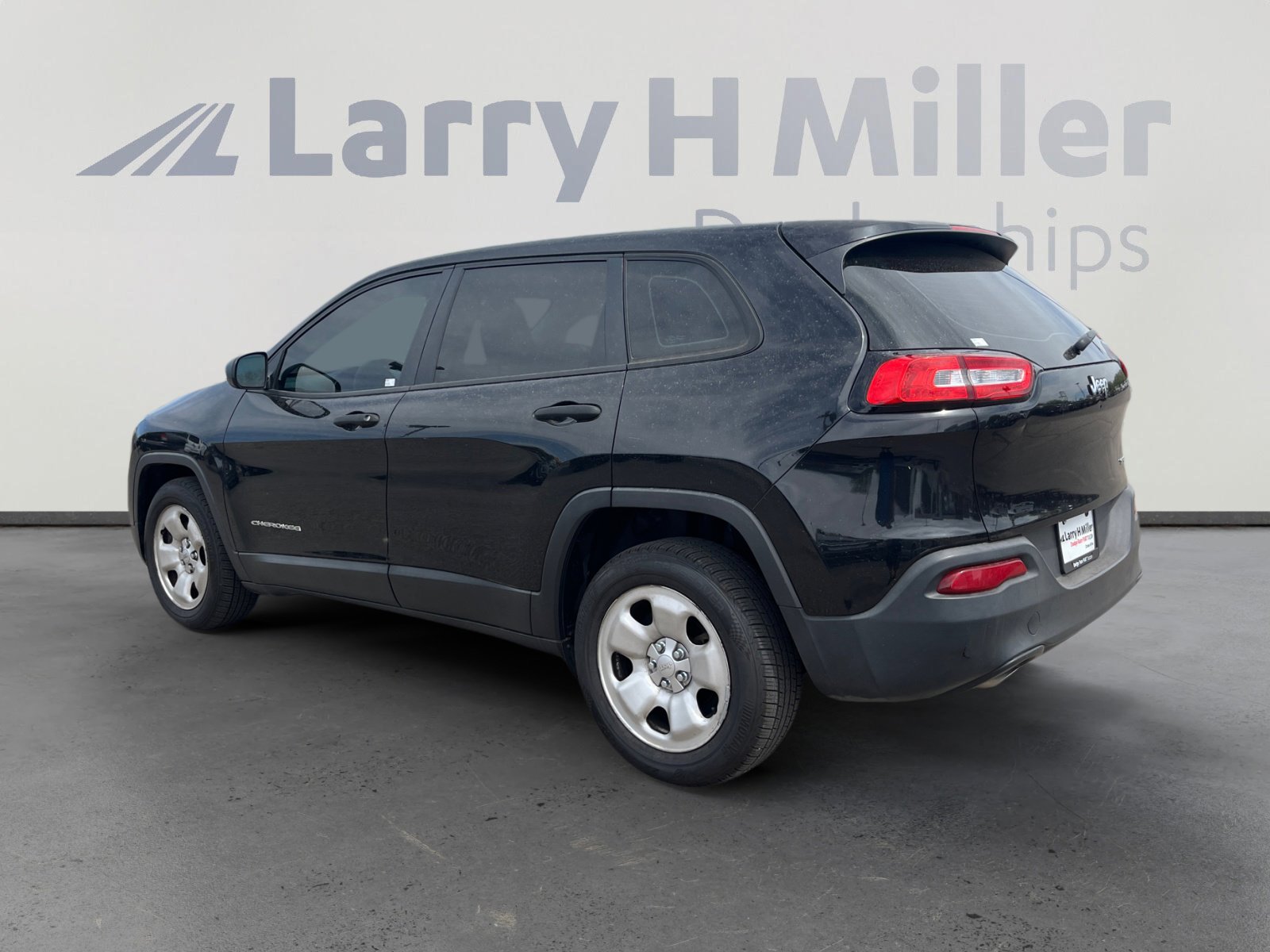 Used 2015 Jeep Cherokee Sport image 3