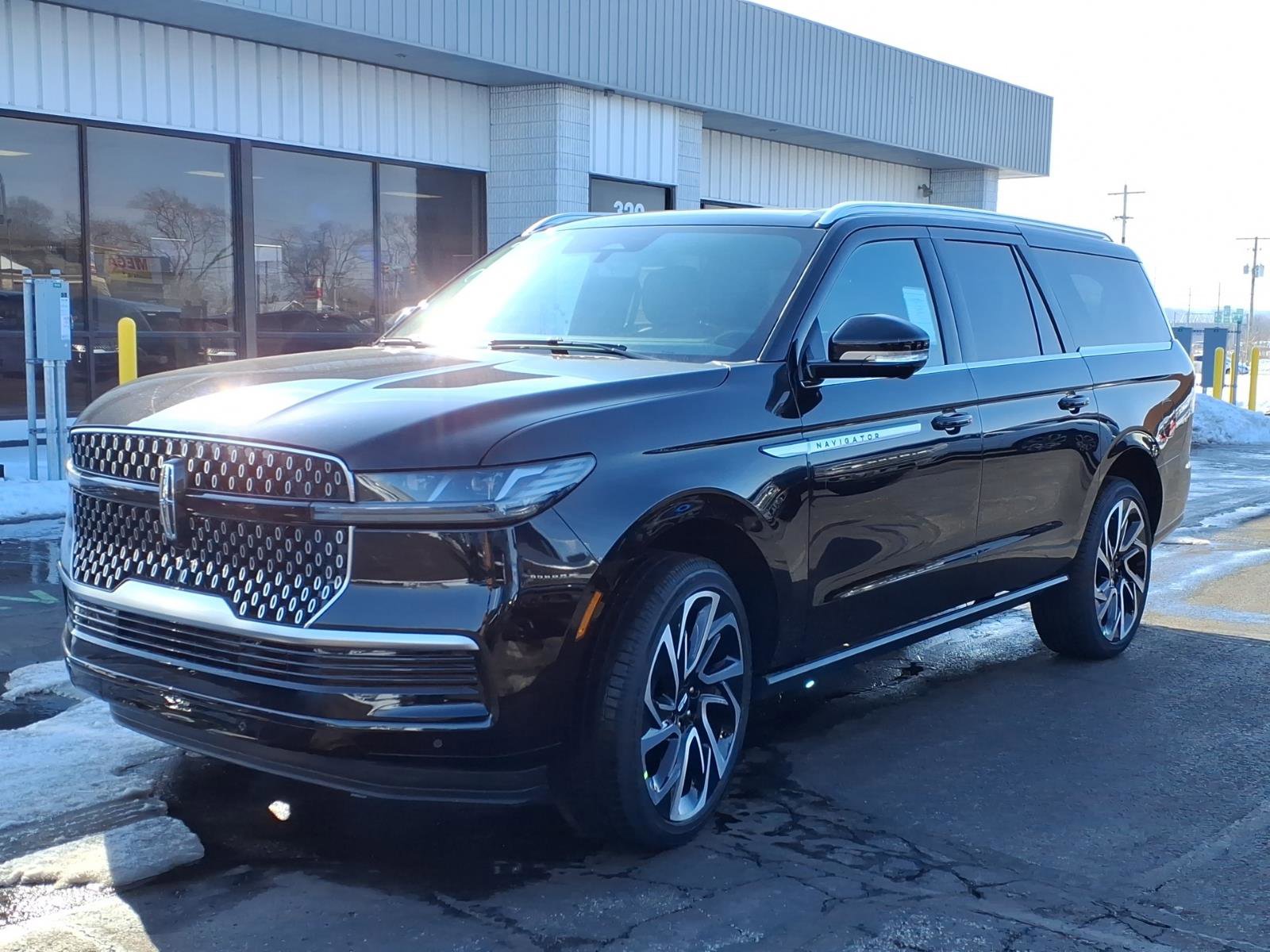 New 2026 Lincoln Navigator L Reserve AWD/4WD image 3