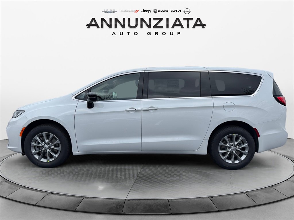 New 2026 Chrysler Pacifica Select image 2