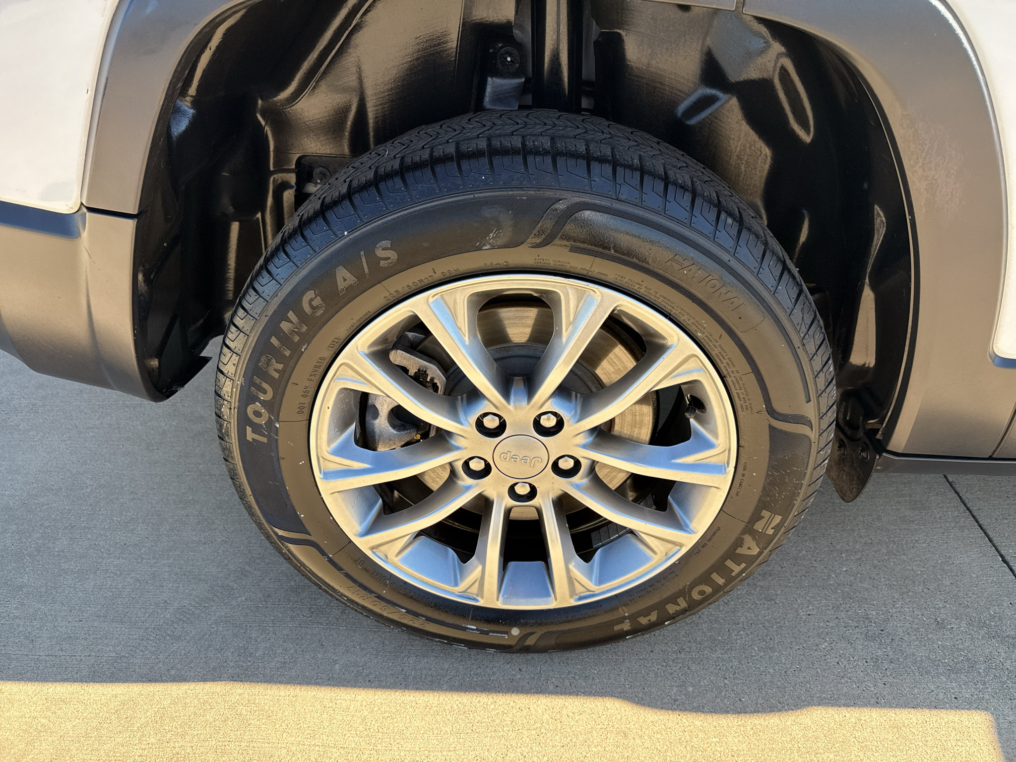 Used 2021 Jeep Cherokee Latitude Lux w/ Comfort/Convenience Group FWD image 13