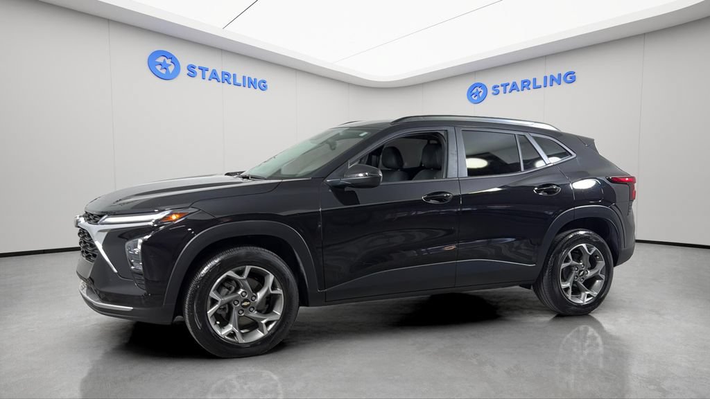 Certified 2025 Chevrolet Trax LT w/ Driver Confidence Package FWD image 2