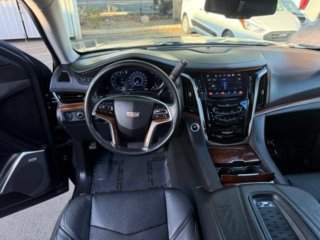 Used 2016 Cadillac Escalade Luxury AWD/4WD image 31