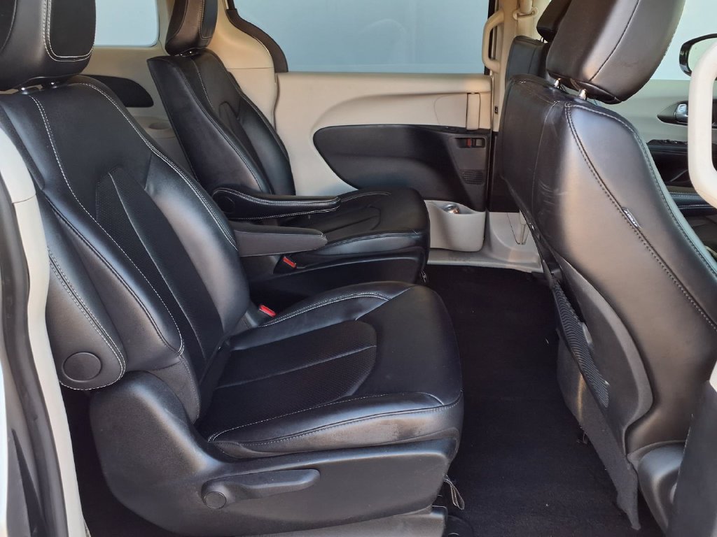 Used 2024 Chrysler Pacifica Limited FWD image 31
