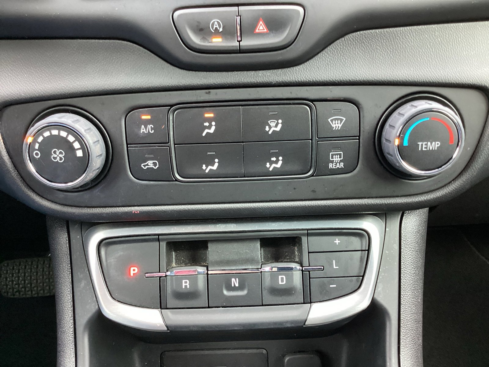 Used 2024 GMC Terrain SLE w/ Elevation Edition image 21