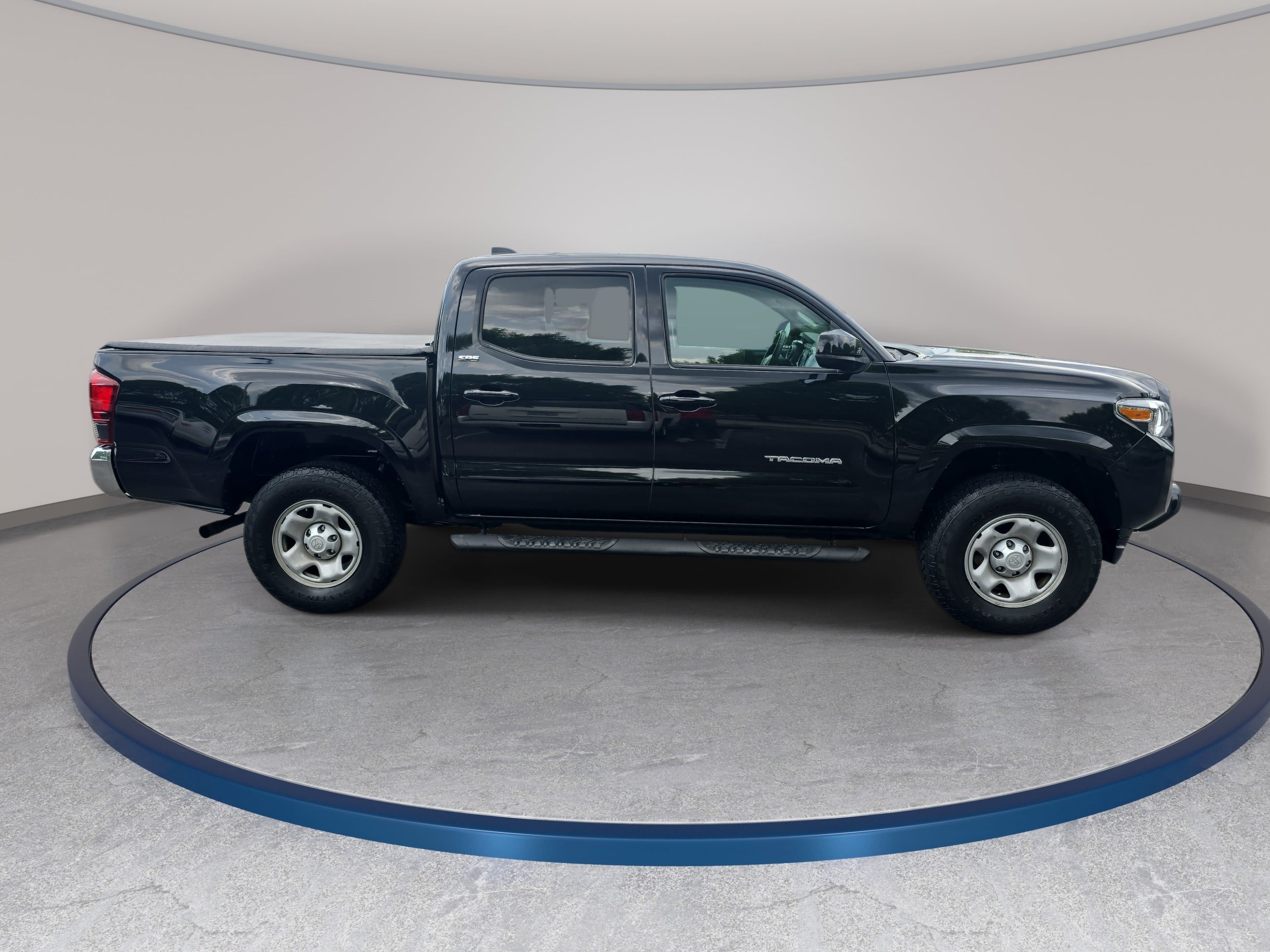 Used 2022 Toyota Tacoma SR5 RWD image 4