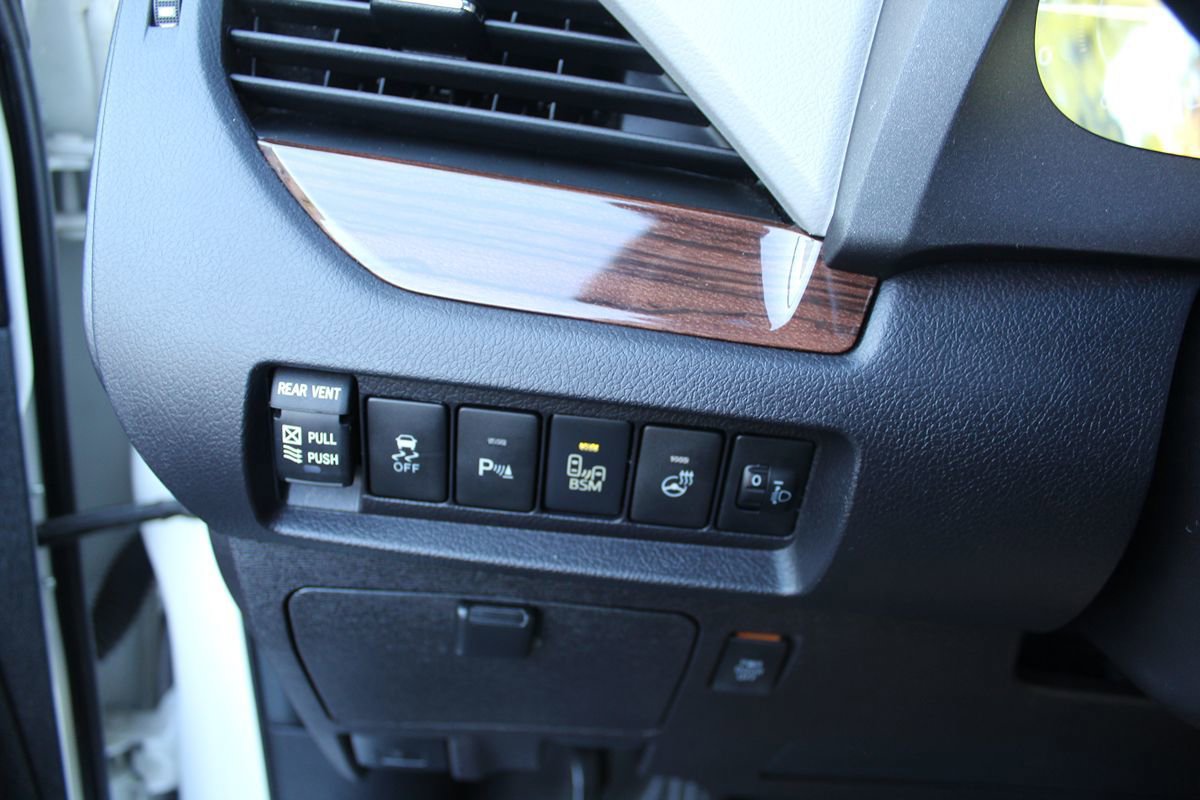 Used 2015 Toyota Sienna Limited Premium FWD image 34