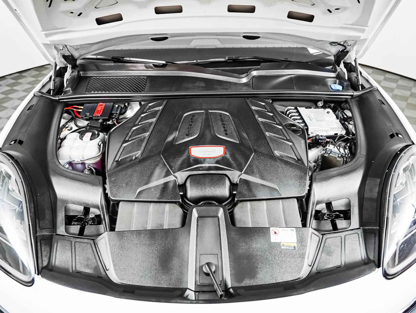 Certified 2023 Porsche Cayenne Turbo AWD/4WD image 13