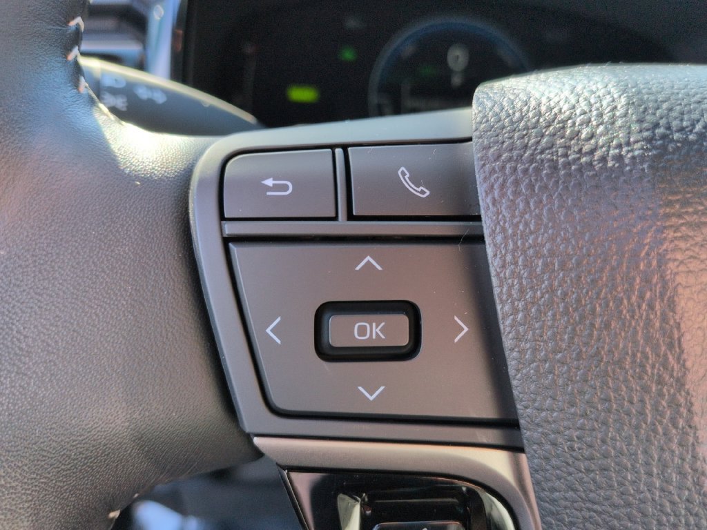 Used 2025 Toyota Camry SE FWD image 18