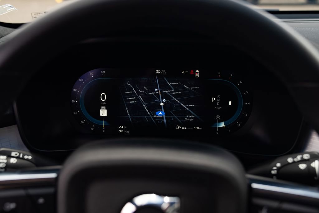 Used 2024 Volvo XC40 B5 Core AWD/4WD image 10