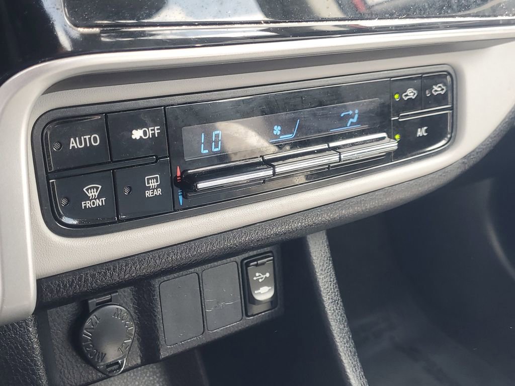 Used 2018 Toyota Corolla LE FWD image 26