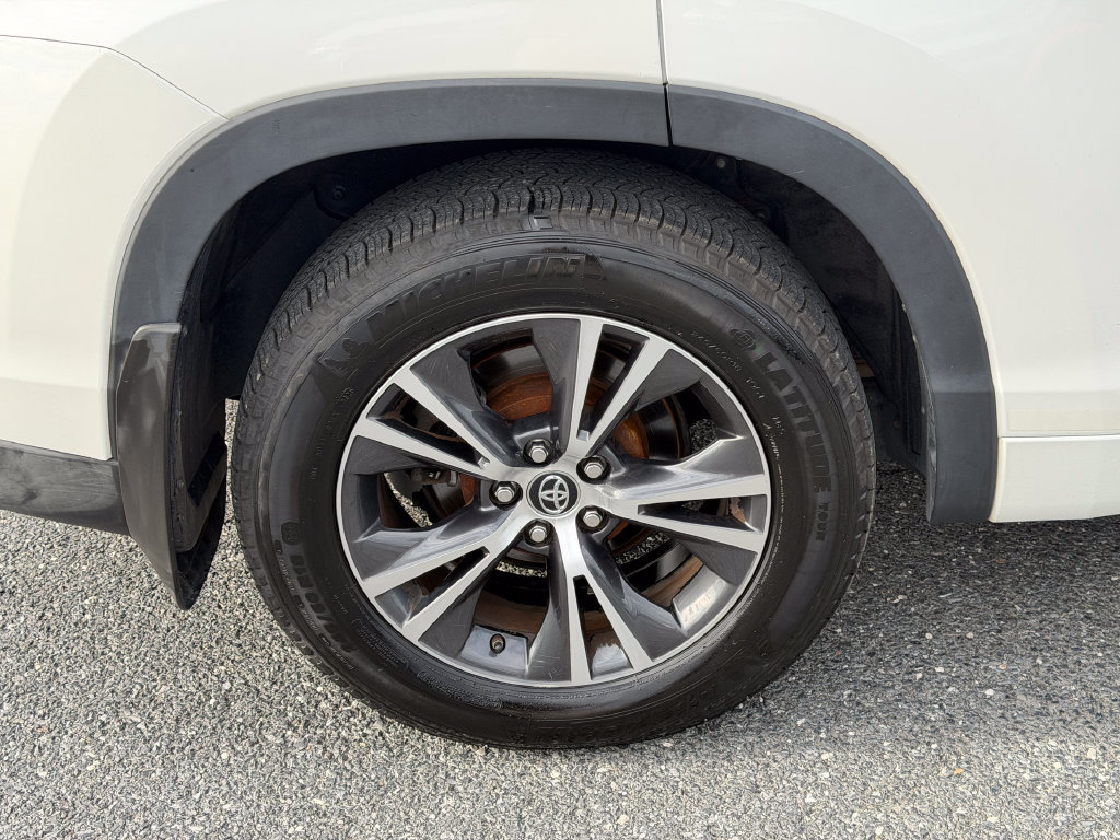Used 2016 Toyota Highlander XLE AWD/4WD image 13