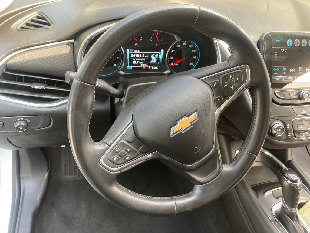 Used 2017 Chevrolet Malibu LT FWD image 18