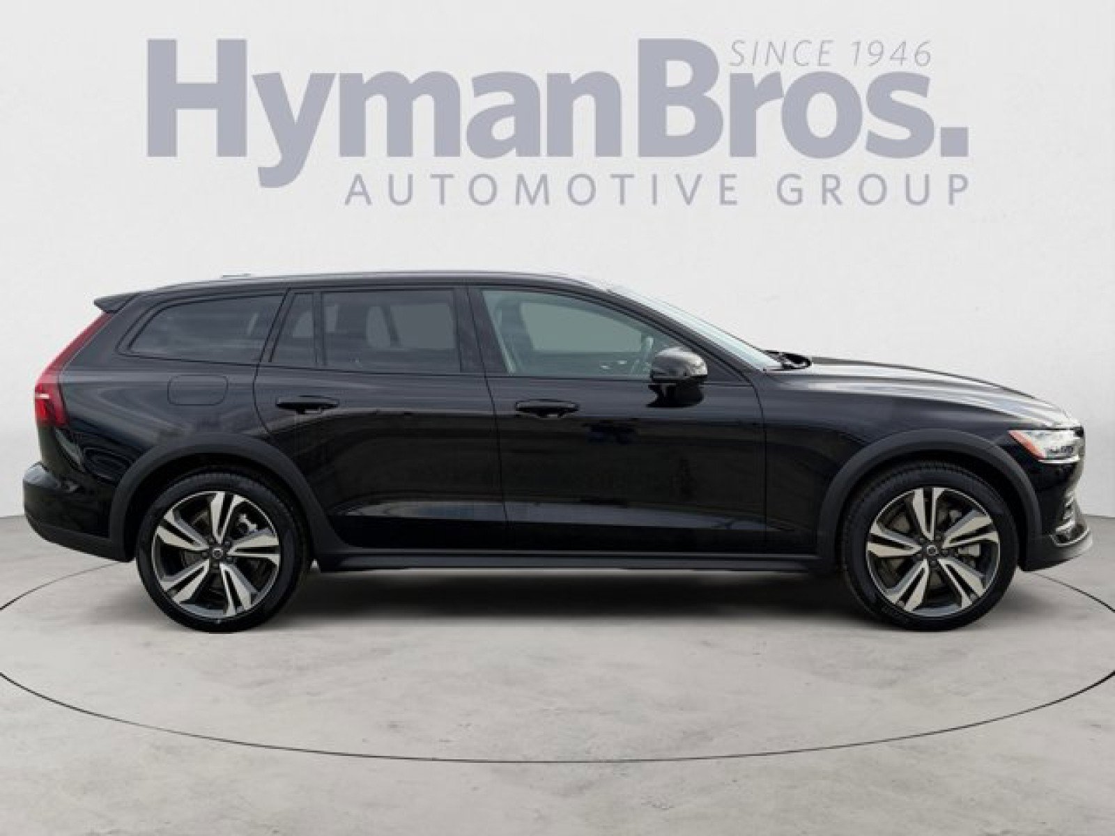 Used 2025 Volvo V60 B5 Cross Country Plus AWD/4WD image 2