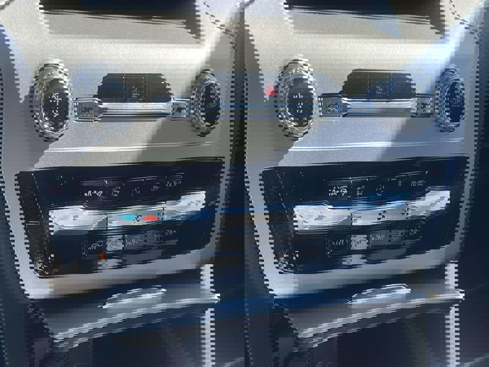 Used 2022 Ford Explorer XLT w/ Equipment Group 202A image 17