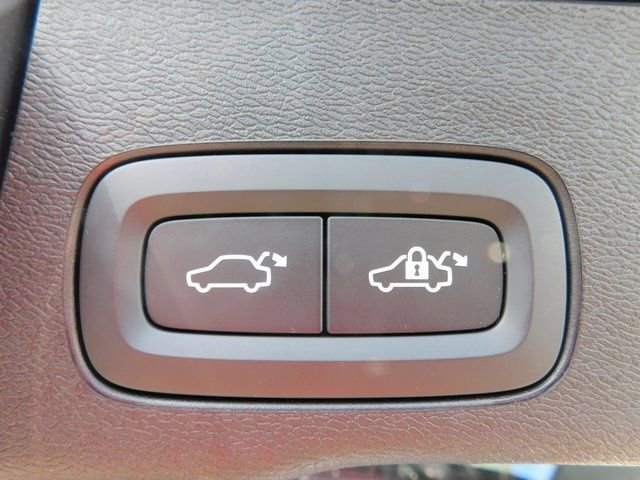 New 2024 Volvo XC60 T8 Ultimate w/ Climate Package image 13